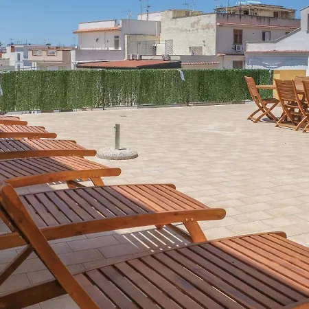 Downtown Terrace Apartment *